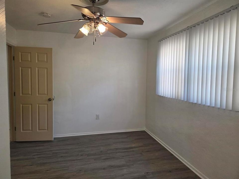 Active With Contract: $1,800 (2 beds, 2 baths, 950 Square Feet)
