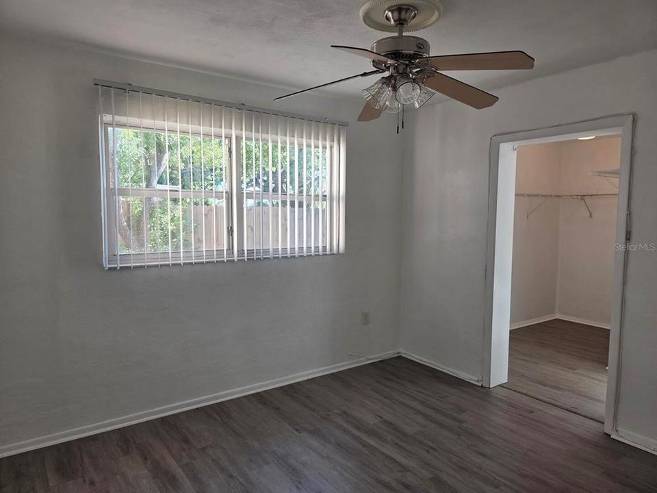Active With Contract: $1,800 (2 beds, 2 baths, 950 Square Feet)