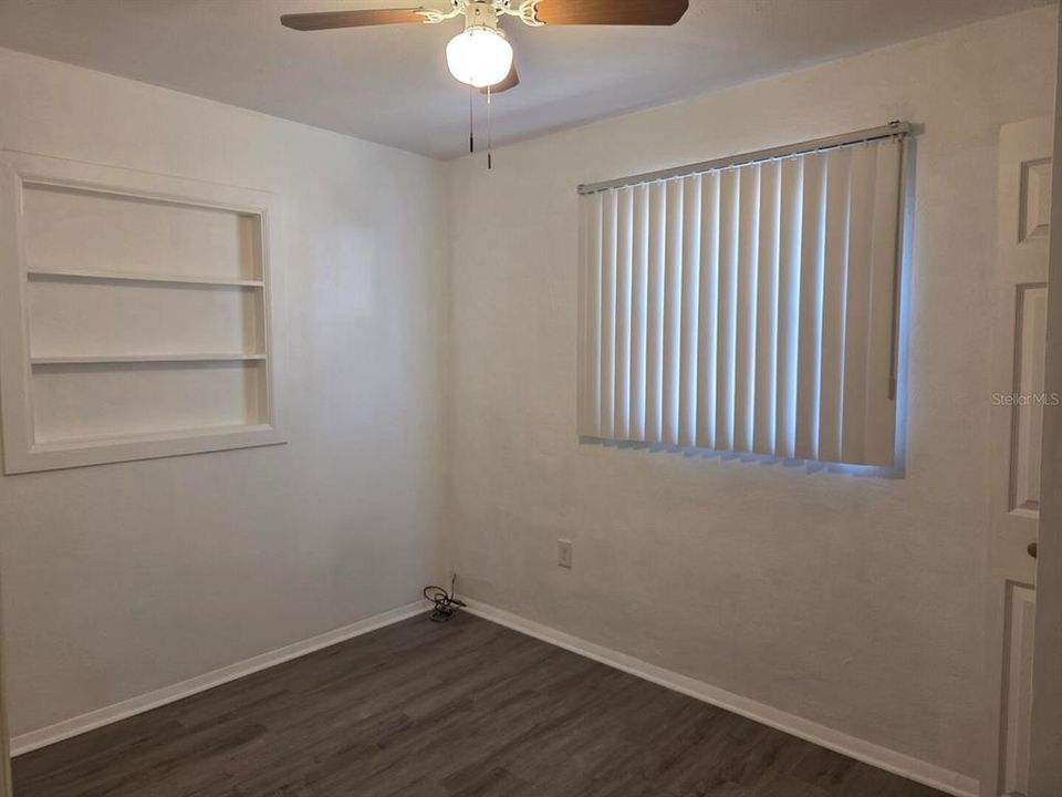 Active With Contract: $1,800 (2 beds, 2 baths, 950 Square Feet)