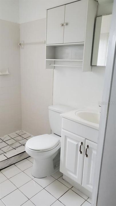Active With Contract: $1,800 (2 beds, 2 baths, 950 Square Feet)