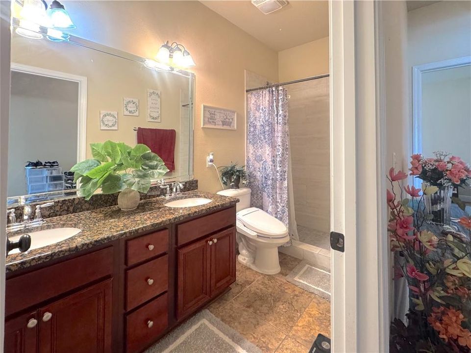 En Venta: $450,000 (5 camas, 3 baños, 3356 Pies cuadrados)