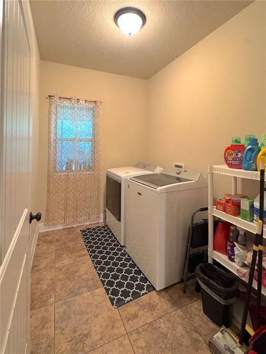 En Venta: $450,000 (5 camas, 3 baños, 3356 Pies cuadrados)