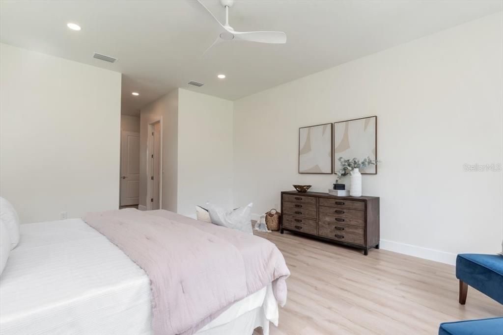 En Venta: $1,199,000 (4 camas, 3 baños, 2967 Pies cuadrados)