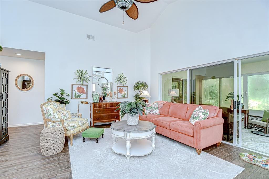 Active With Contract: $490,000 (3 beds, 2 baths, 1634 Square Feet)