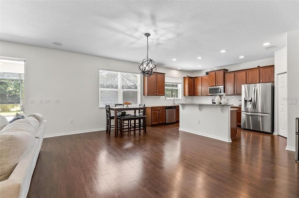 Active With Contract: $550,000 (5 beds, 3 baths, 3204 Square Feet)