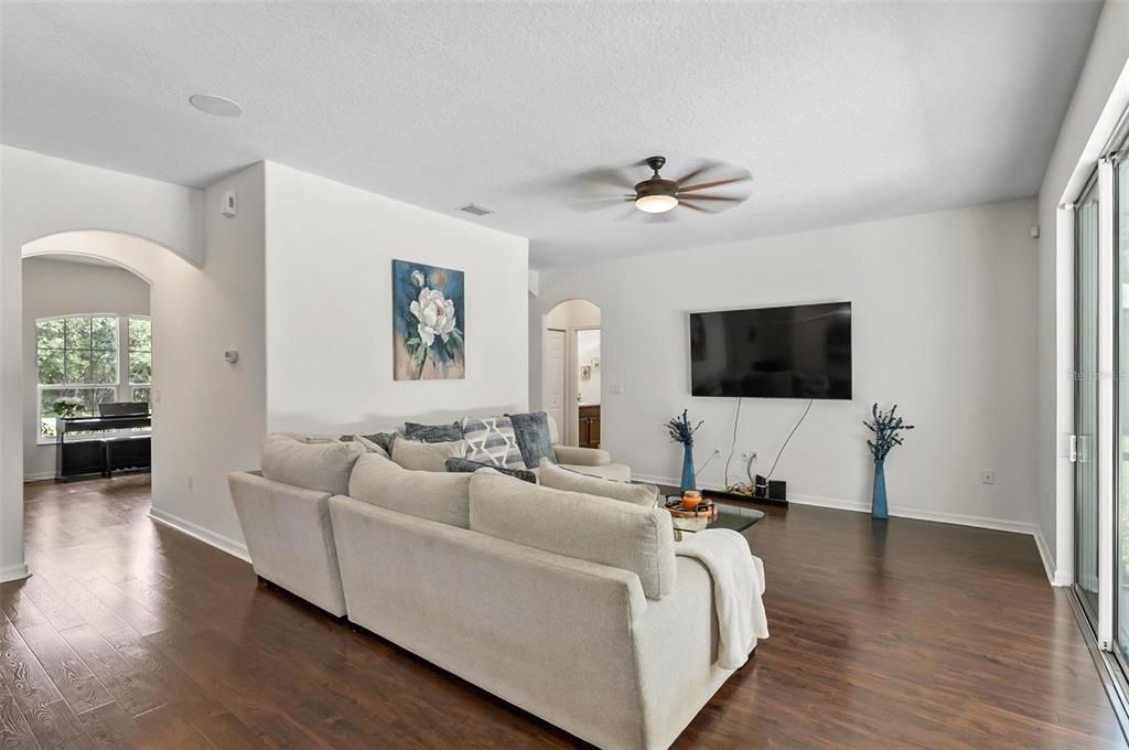 Active With Contract: $550,000 (5 beds, 3 baths, 3204 Square Feet)