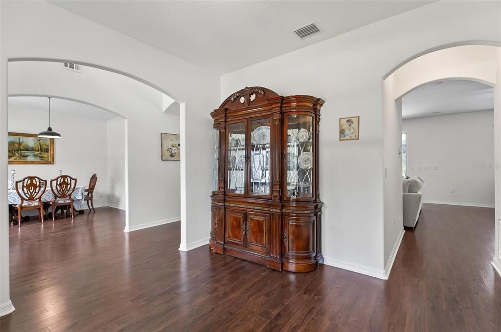 Active With Contract: $550,000 (5 beds, 3 baths, 3204 Square Feet)