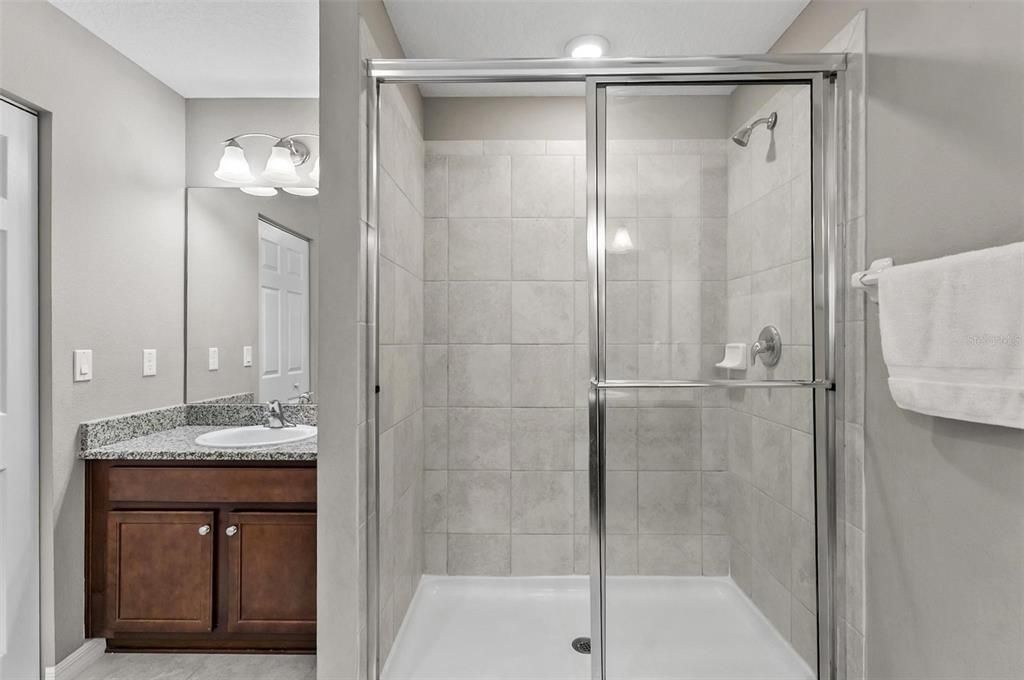 Active With Contract: $550,000 (5 beds, 3 baths, 3204 Square Feet)