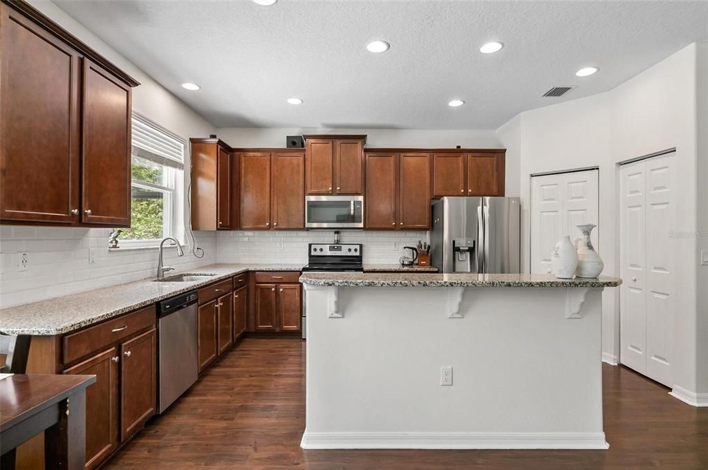 Active With Contract: $550,000 (5 beds, 3 baths, 3204 Square Feet)