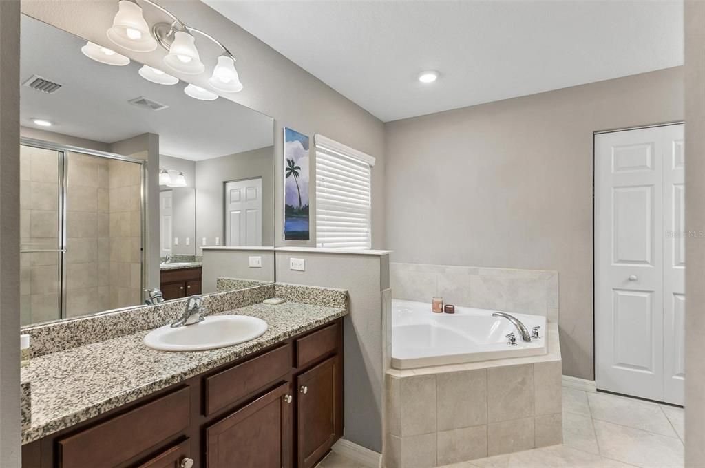 Active With Contract: $550,000 (5 beds, 3 baths, 3204 Square Feet)