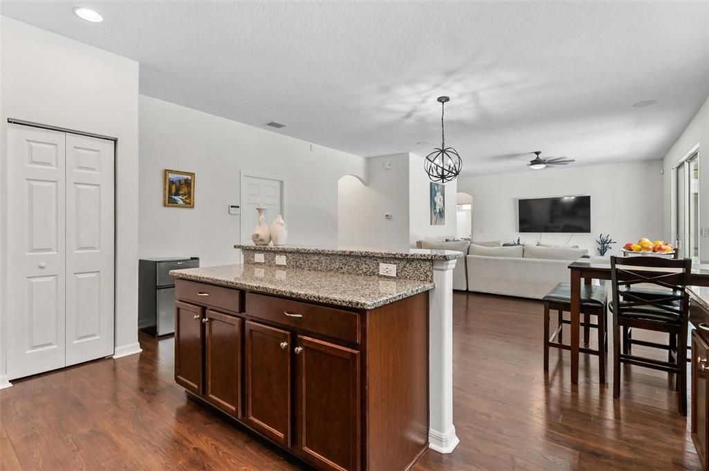 Active With Contract: $550,000 (5 beds, 3 baths, 3204 Square Feet)