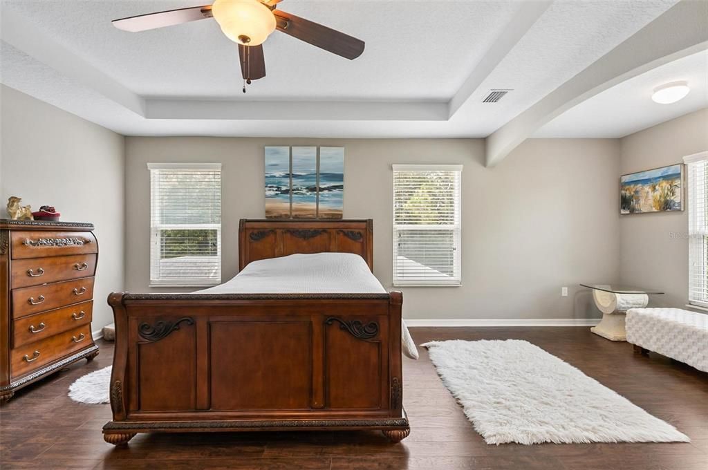 Active With Contract: $550,000 (5 beds, 3 baths, 3204 Square Feet)