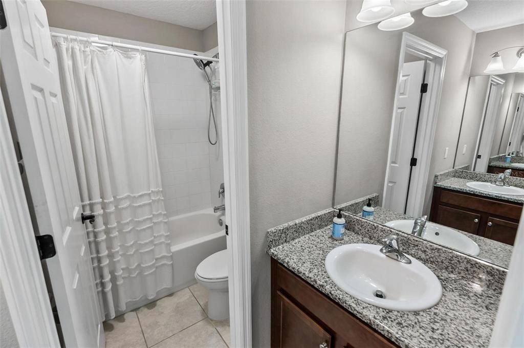 Active With Contract: $550,000 (5 beds, 3 baths, 3204 Square Feet)