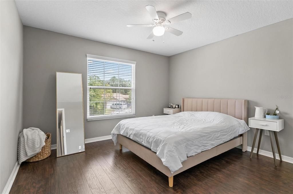 Active With Contract: $550,000 (5 beds, 3 baths, 3204 Square Feet)