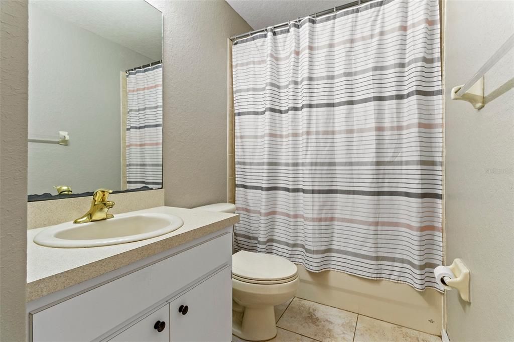 En Venta: $230,000 (3 camas, 2 baños, 1247 Pies cuadrados)