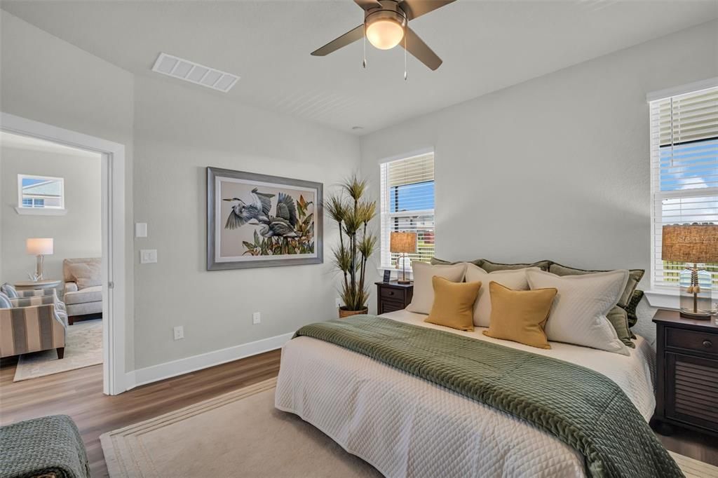 合同活跃: $404,900 (4 贝兹, 2 浴室, 2038 平方英尺)