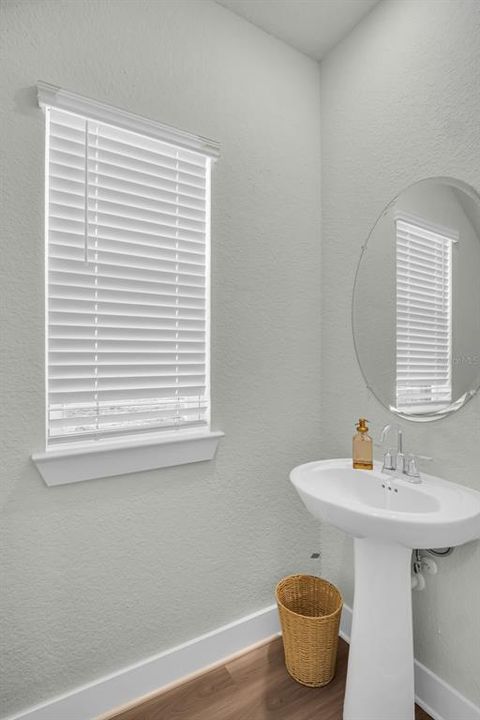 合同活跃: $404,900 (4 贝兹, 2 浴室, 2038 平方英尺)