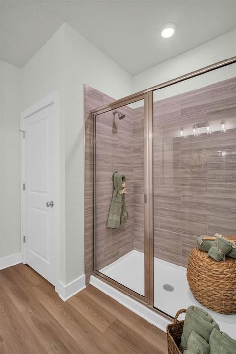 合同活跃: $404,900 (4 贝兹, 2 浴室, 2038 平方英尺)