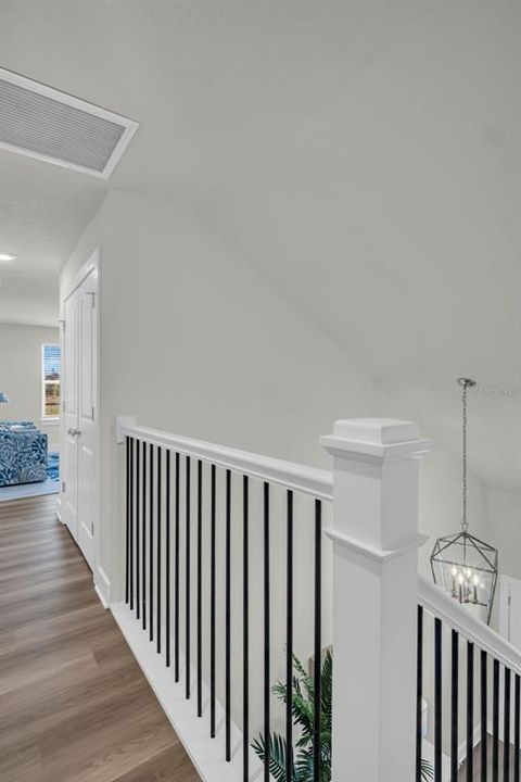 合同活跃: $404,900 (4 贝兹, 2 浴室, 2038 平方英尺)