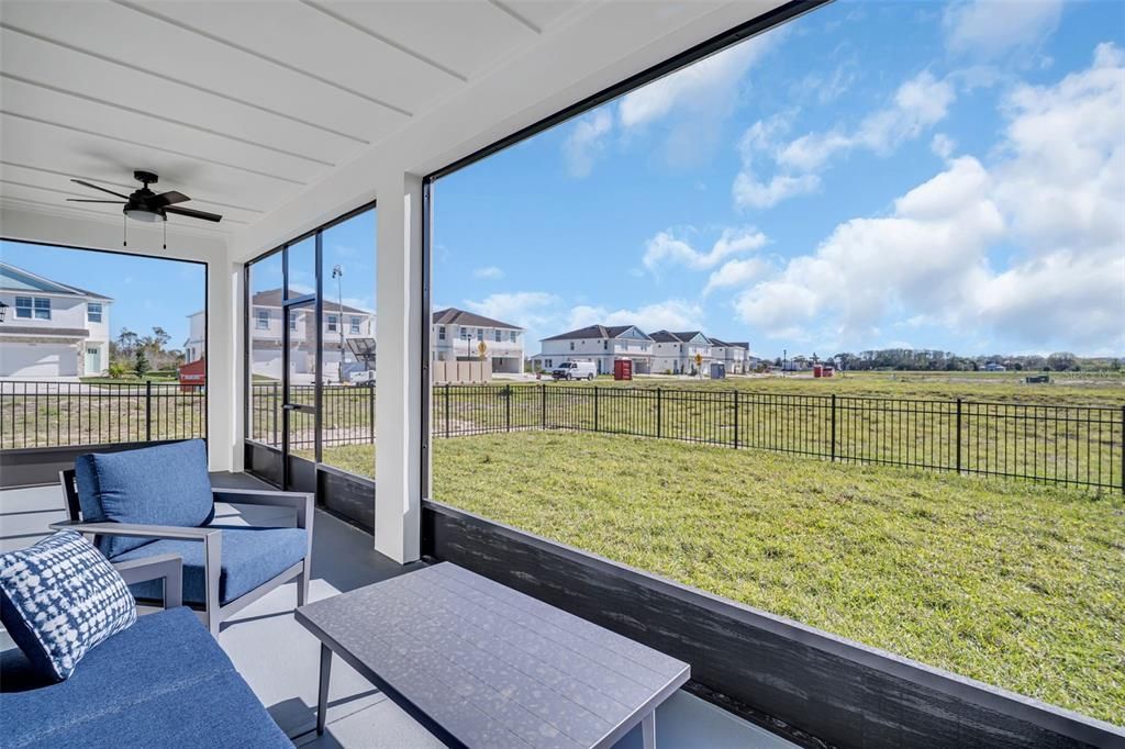 合同活跃: $404,900 (4 贝兹, 2 浴室, 2038 平方英尺)