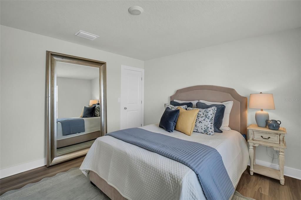 合同活跃: $404,900 (4 贝兹, 2 浴室, 2038 平方英尺)