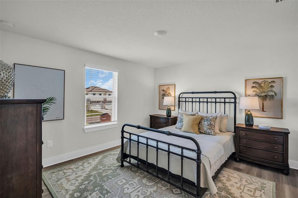 合同活跃: $404,900 (4 贝兹, 2 浴室, 2038 平方英尺)