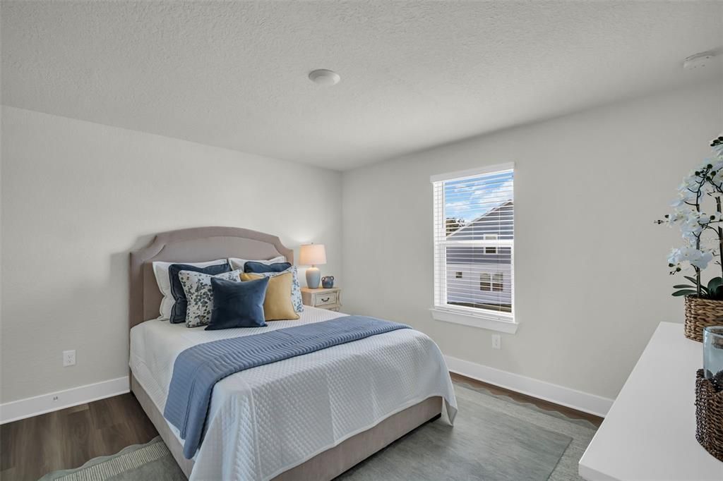 合同活跃: $404,900 (4 贝兹, 2 浴室, 2038 平方英尺)