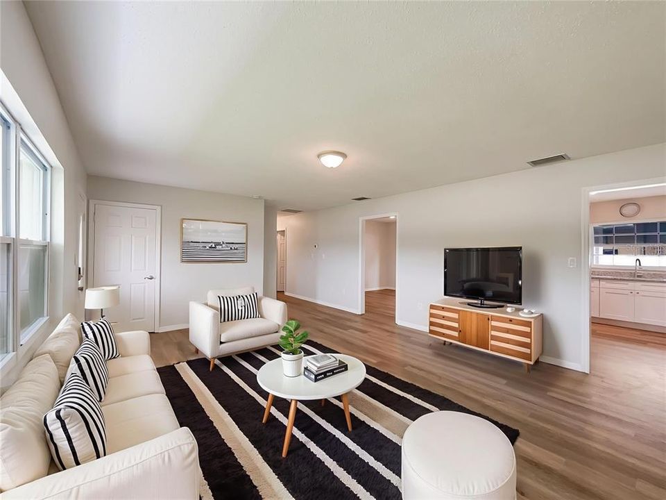 Под контрактом: $295,000 (3 спален, 2 ванн, 1680 Квадратных фут)