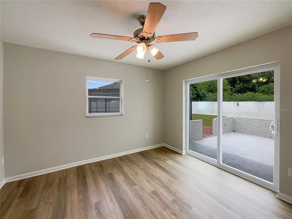 Под контрактом: $295,000 (3 спален, 2 ванн, 1680 Квадратных фут)