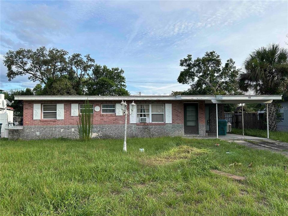 最近售出: $125,000 (2 贝兹, 1 浴室, 969 平方英尺)