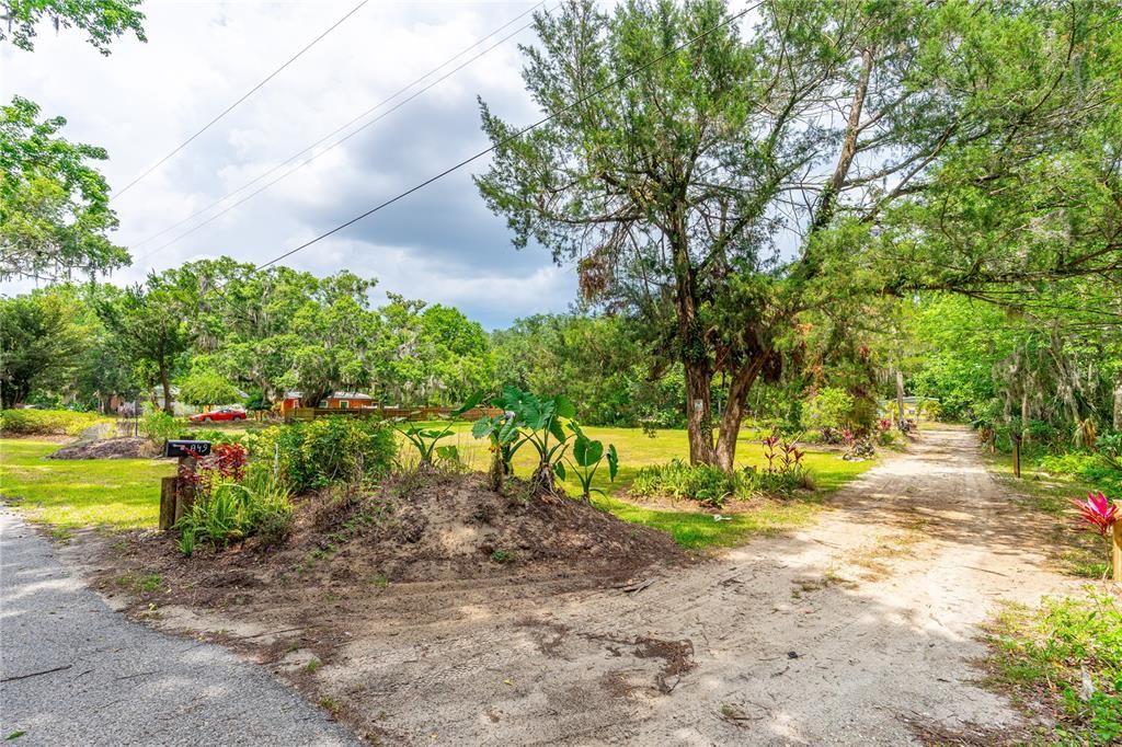 合同活跃: $250,000 (1.45 acres)