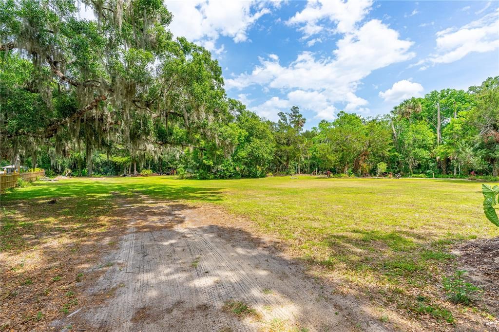 合同活跃: $250,000 (1.45 acres)