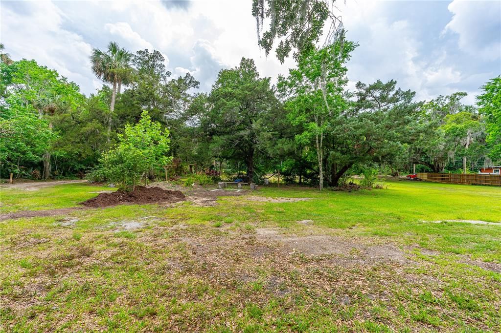 合同活跃: $250,000 (1.45 acres)