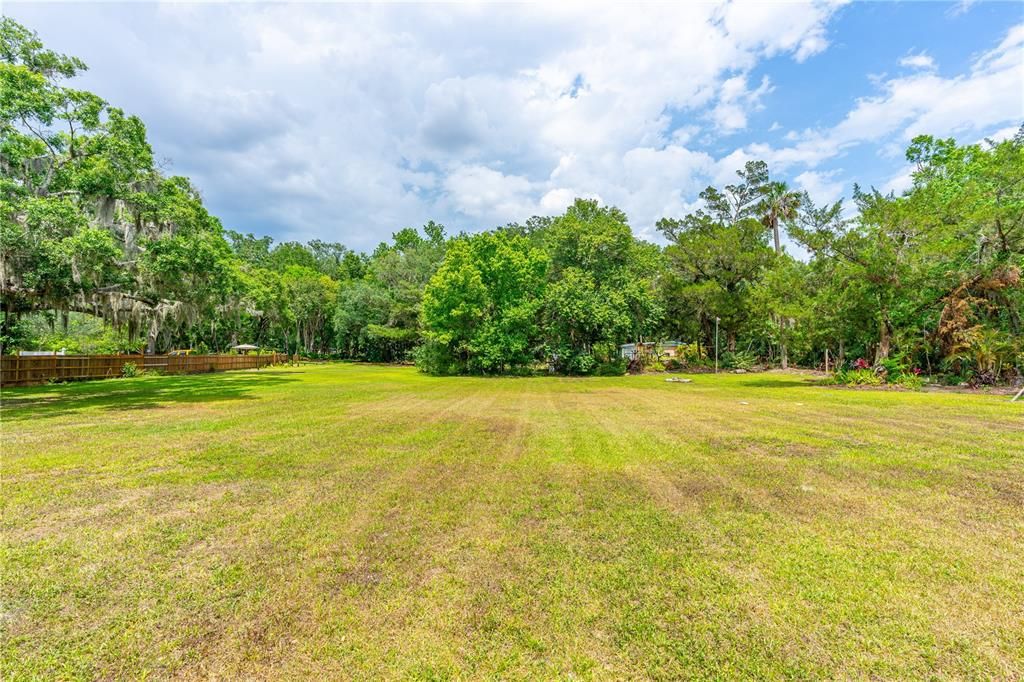 合同活跃: $250,000 (1.45 acres)