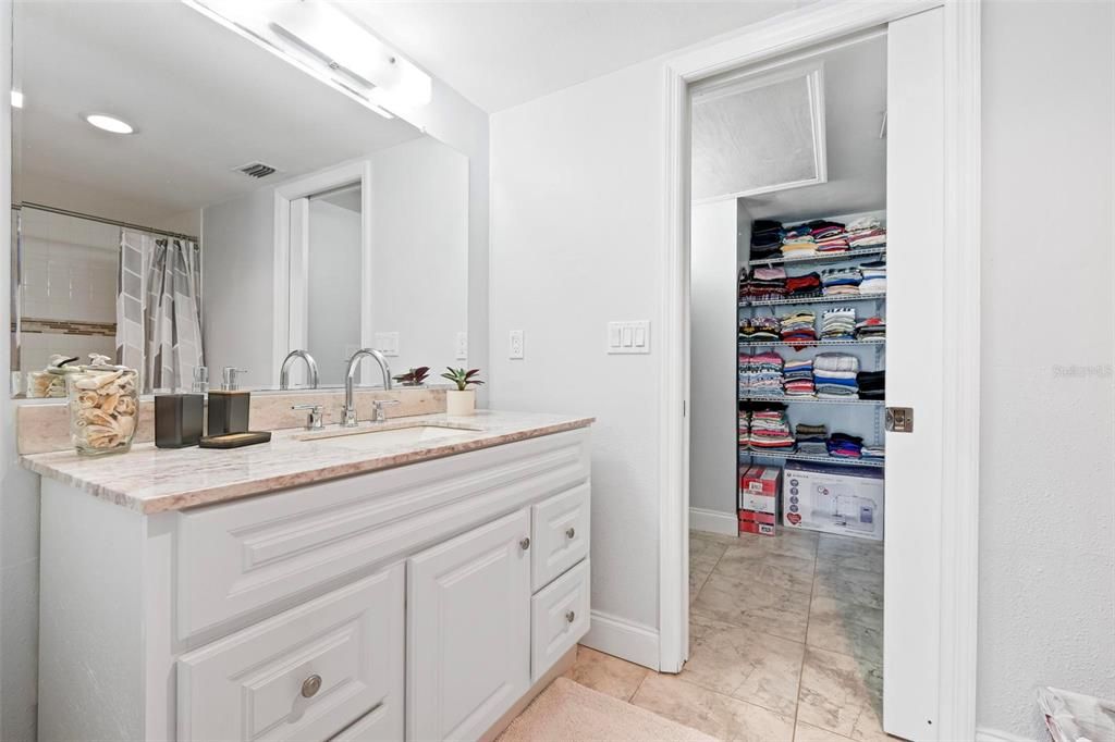 合同活跃: $240,000 (3 贝兹, 2 浴室, 1487 平方英尺)