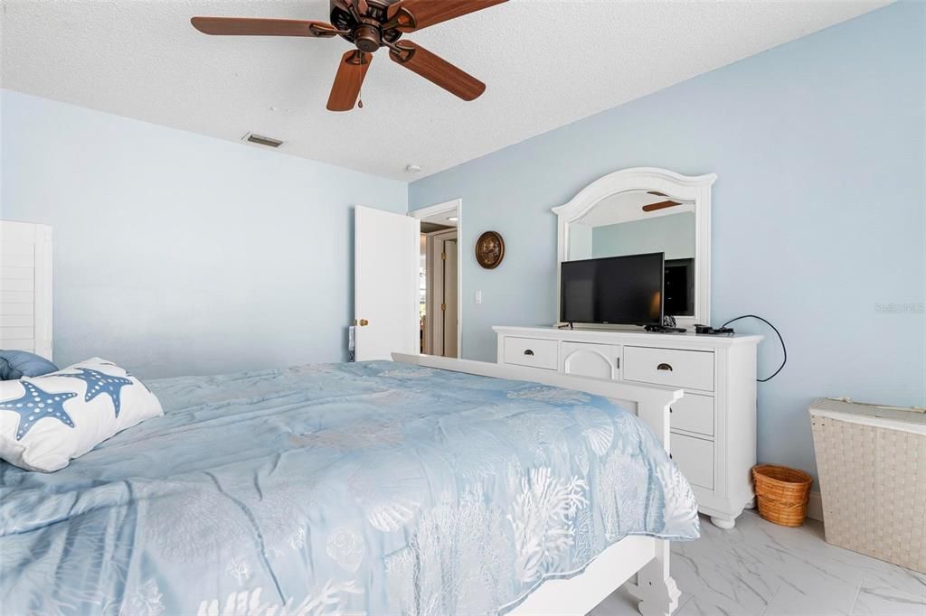 合同活跃: $240,000 (3 贝兹, 2 浴室, 1487 平方英尺)