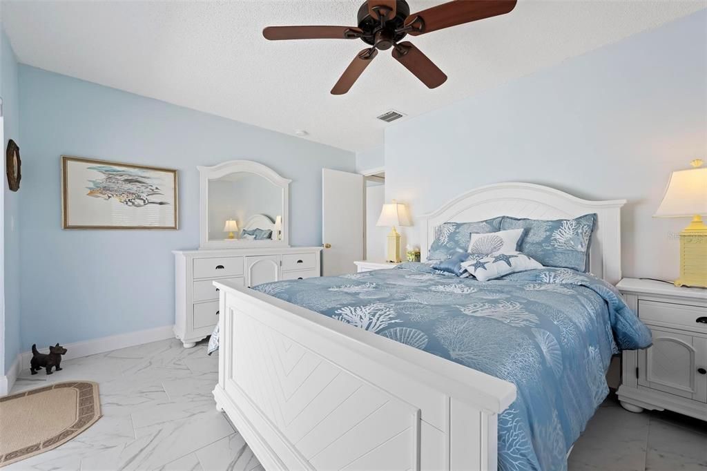 合同活跃: $240,000 (3 贝兹, 2 浴室, 1487 平方英尺)