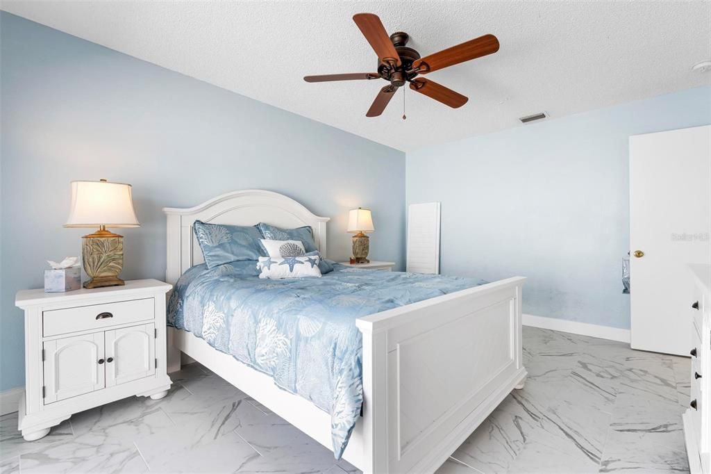 合同活跃: $240,000 (3 贝兹, 2 浴室, 1487 平方英尺)