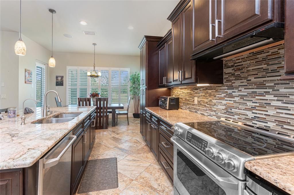 En Venta: $1,199,999 (3 camas, 2 baños, 3142 Pies cuadrados)