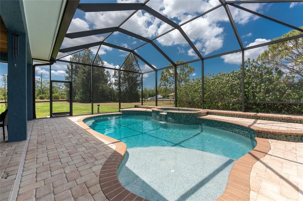 En Venta: $1,199,999 (3 camas, 2 baños, 3142 Pies cuadrados)