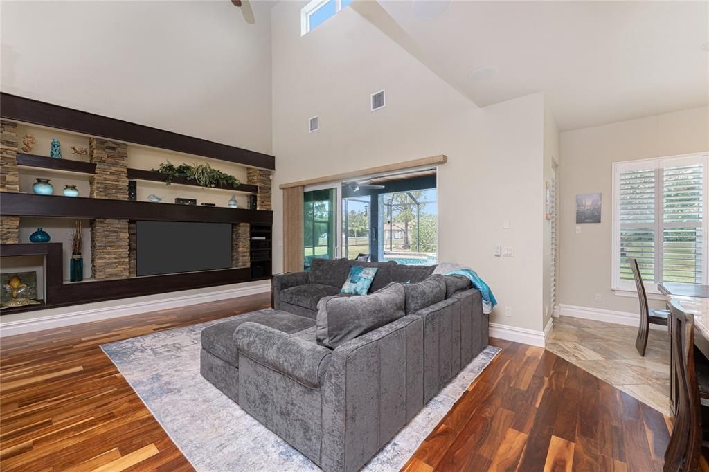 En Venta: $1,199,999 (3 camas, 2 baños, 3142 Pies cuadrados)