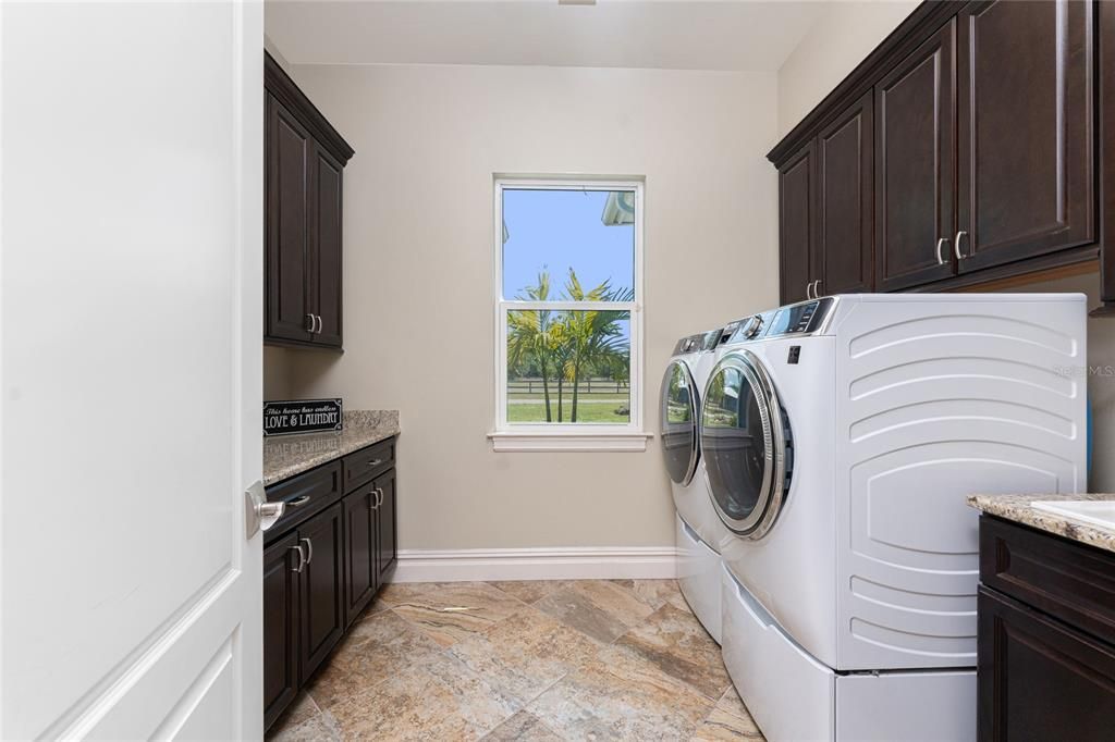 En Venta: $1,199,999 (3 camas, 2 baños, 3142 Pies cuadrados)