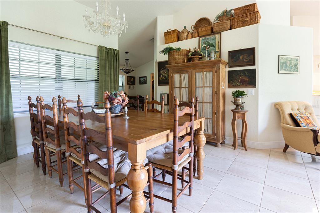 En Renta: $3,200 (4 camas, 2 baños, 2641 Pies cuadrados)