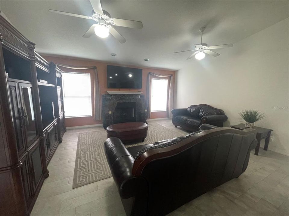 出租: $2,395 (3 贝兹, 2 浴室, 2250 平方英尺)