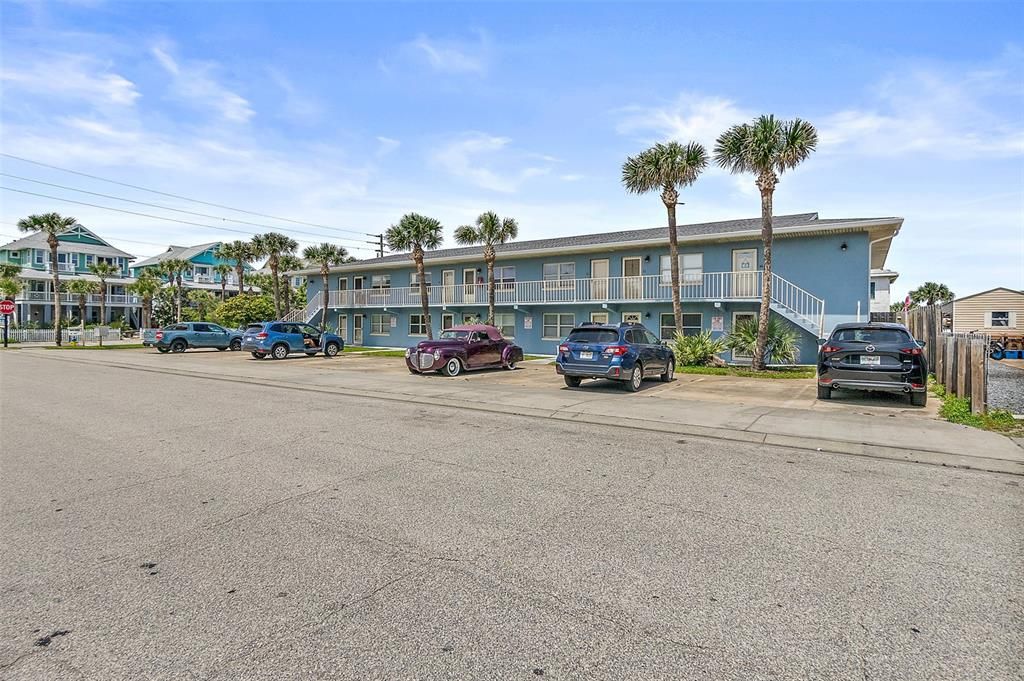 Recently Rented: $1,525 (1 beds, 1 baths, 704 Square Feet)
