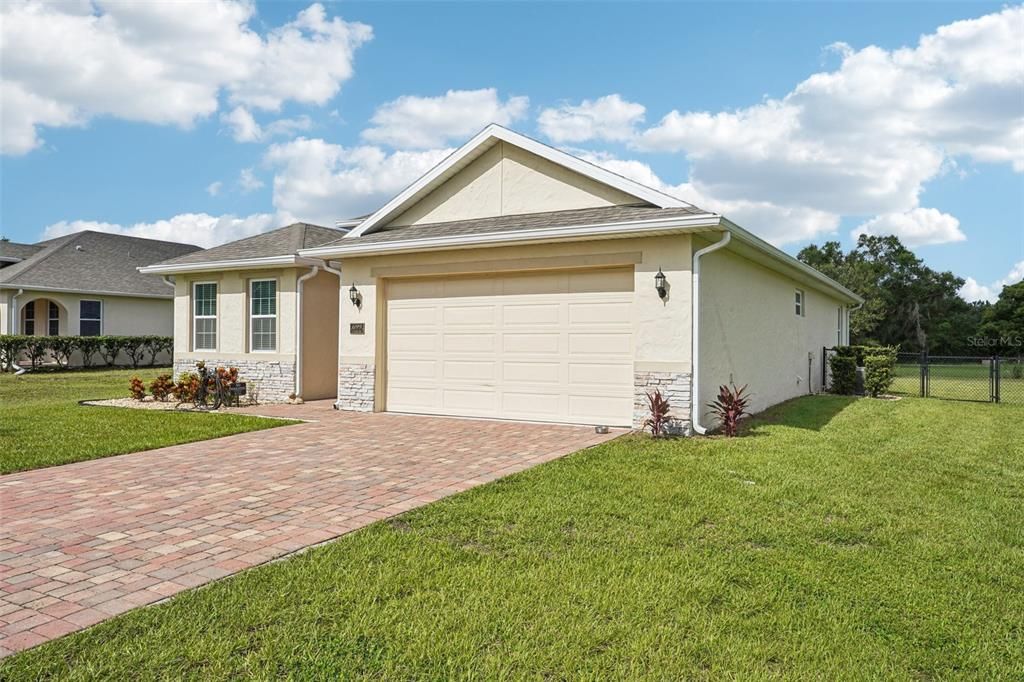 For Sale: $390,000 (3 beds, 2 baths, 1651 Square Feet)