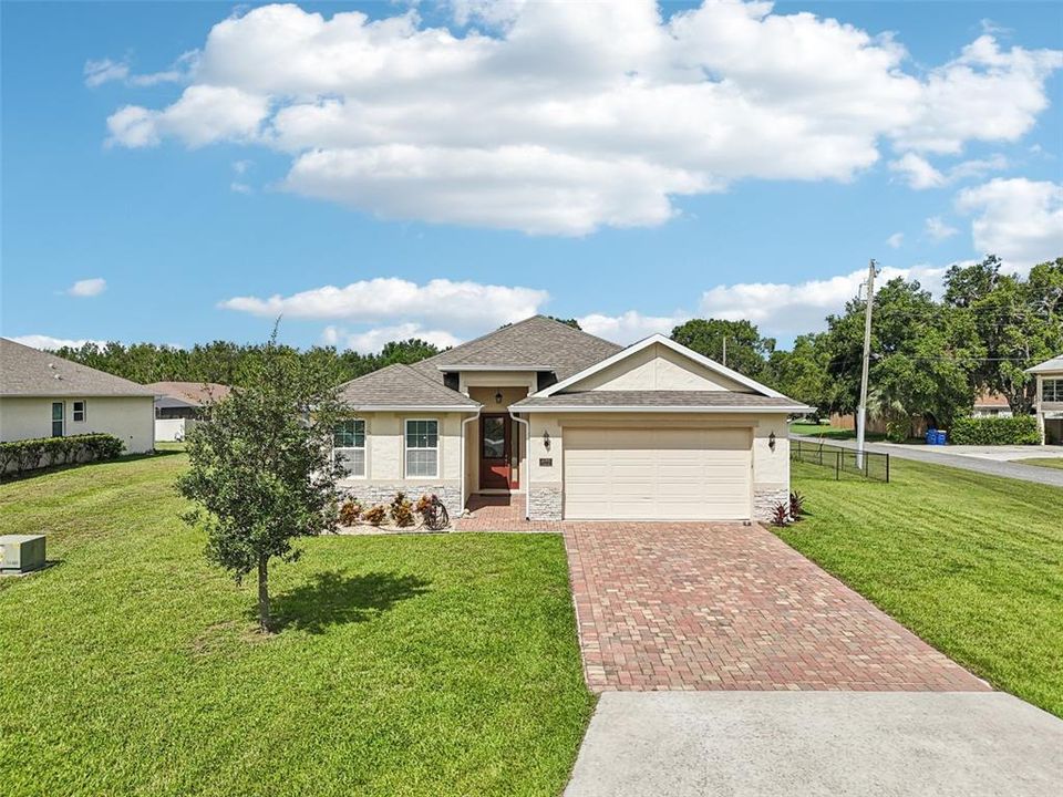 For Sale: $390,000 (3 beds, 2 baths, 1651 Square Feet)