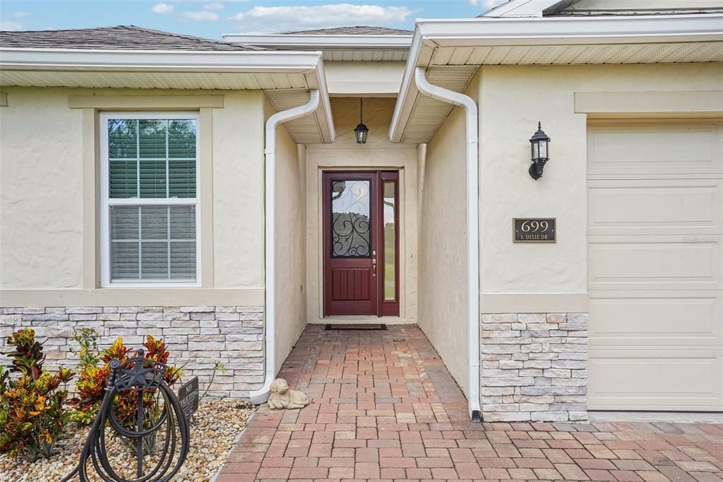 For Sale: $390,000 (3 beds, 2 baths, 1651 Square Feet)