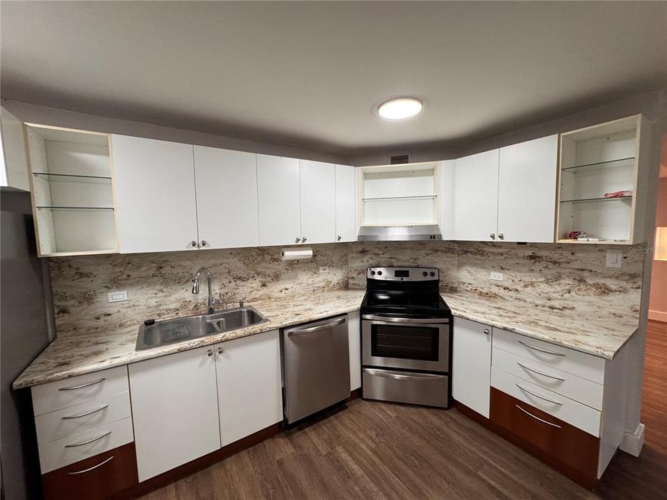 Recently Rented: $3,000 (3 beds, 2 baths, 1600 Square Feet)