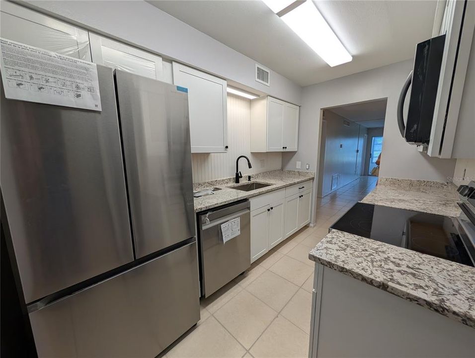 Active With Contract: $1,395 (2 beds, 2 baths, 976 Square Feet)